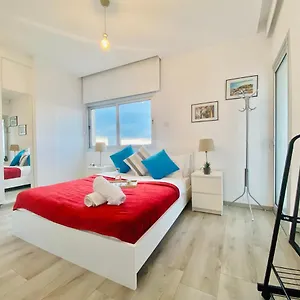 Apartament Panoramic Seaside Getaway, 2-br Penthouse, Larnaca
