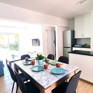 Apartament Dream Escape 1 - 6 Min Walk To Kastella Beach!, Larnaca